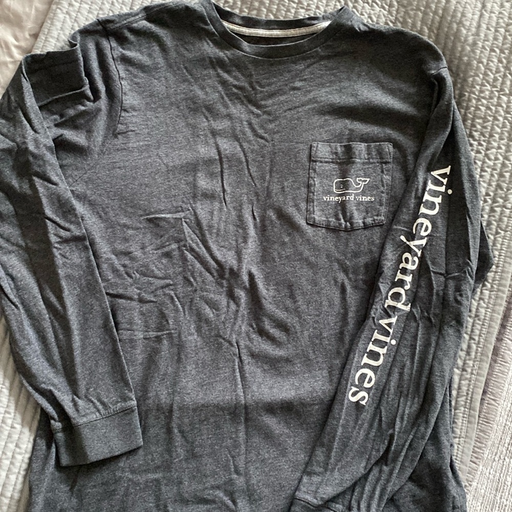 Gray Vineyard Vines long sleeved t shirt M with chest pocket whale logo